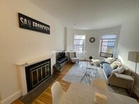 Building Photo - 922 Beacon St