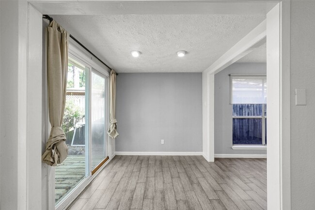 Building Photo - 9 Birchcane Dr