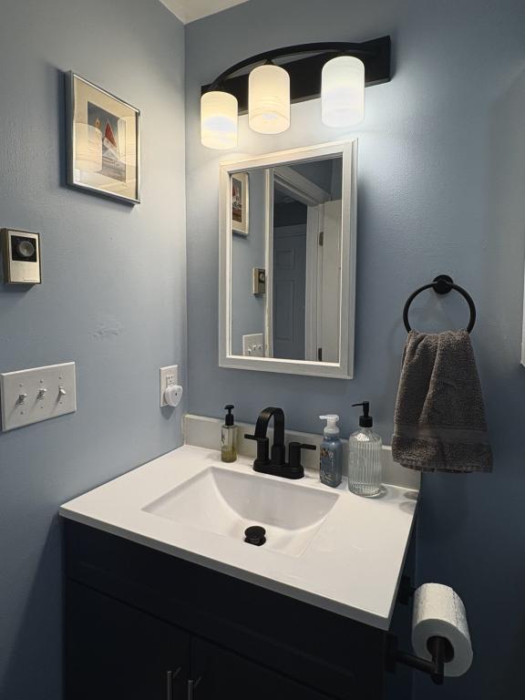 Building Photo - 25 Lawrence St