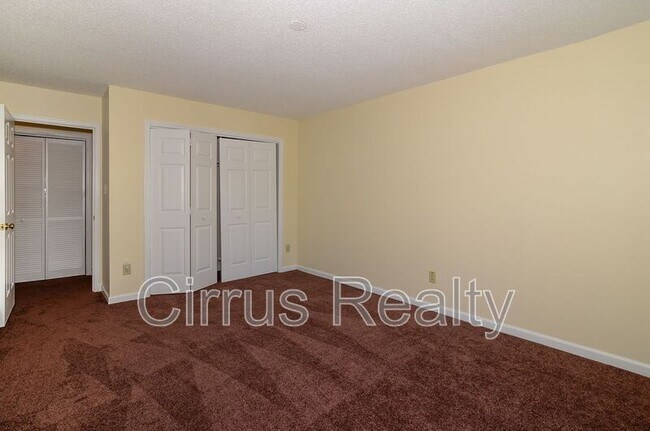 Building Photo - 381 Westview Dr