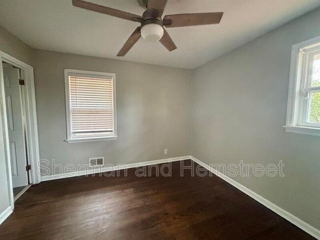 Building Photo - 2817 Meadowbrook Dr