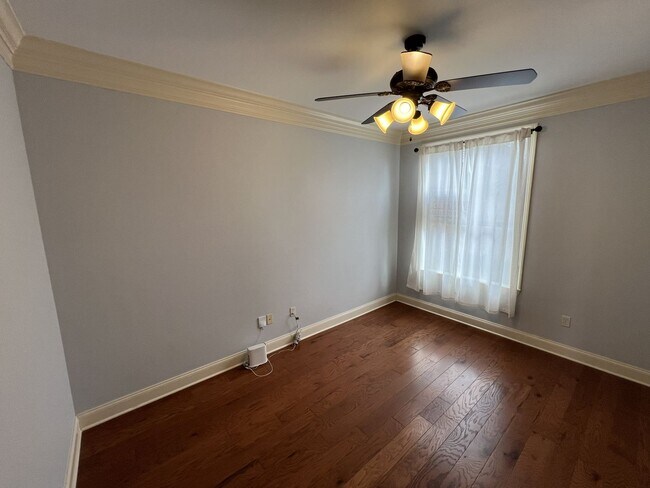 Building Photo - 7335 Oak View Dr.