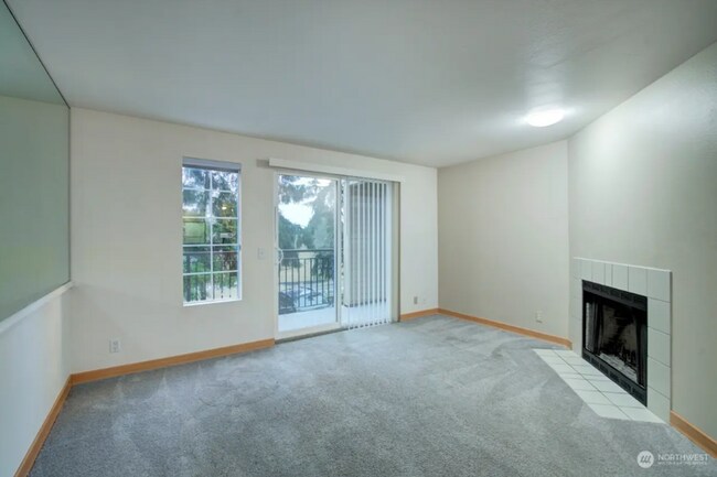 Building Photo - 2 Week Move In Special - Beautiful Edmonds...