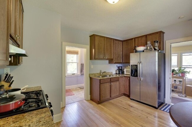 Building Photo - 711 University Ave SE