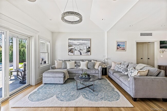 Building Photo - 9 Jennifers Path