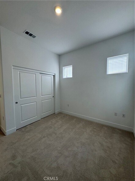 Building Photo - 436 Loon