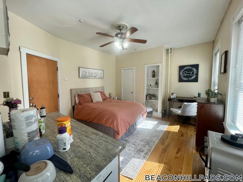 Building Photo - 108 Myrtle St