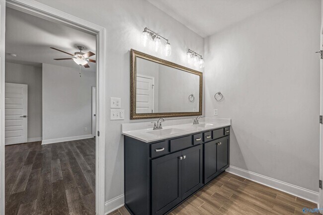 Building Photo - 17246 Chelsea St