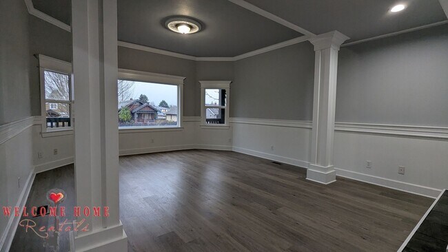 Building Photo - 4520 S Thompson Ave