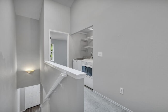 Building Photo - Peaceful Corner Townhome in the Heart of Sumner