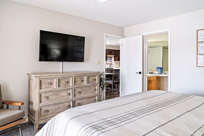Building Photo - 1845 W Canyon View Dr