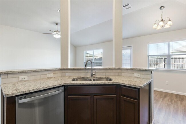 Building Photo - 326 Emerald Ridge Dr