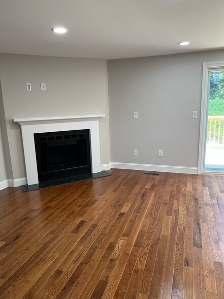 Building Photo - 45 Woodbridge Ln