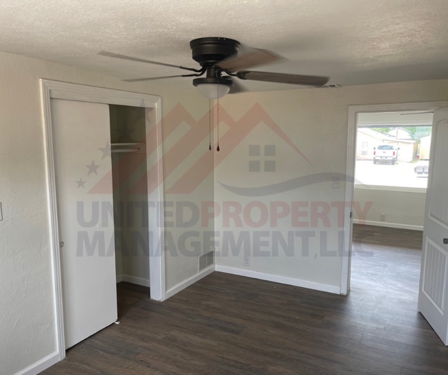 Building Photo - Remodeled 3 bed 2 bath