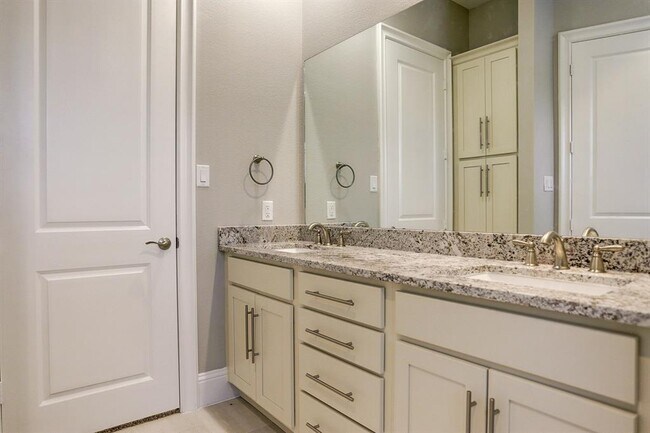 Building Photo - 4853 Benning Dr