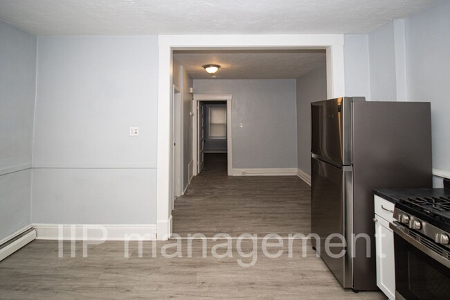 Building Photo - Cute and clean 1 bedroom unit in the heart...