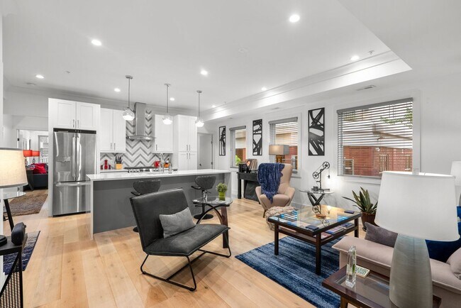 Building Photo - 2 Bed 2 Bath - Adams Morgan Condo - Comple...