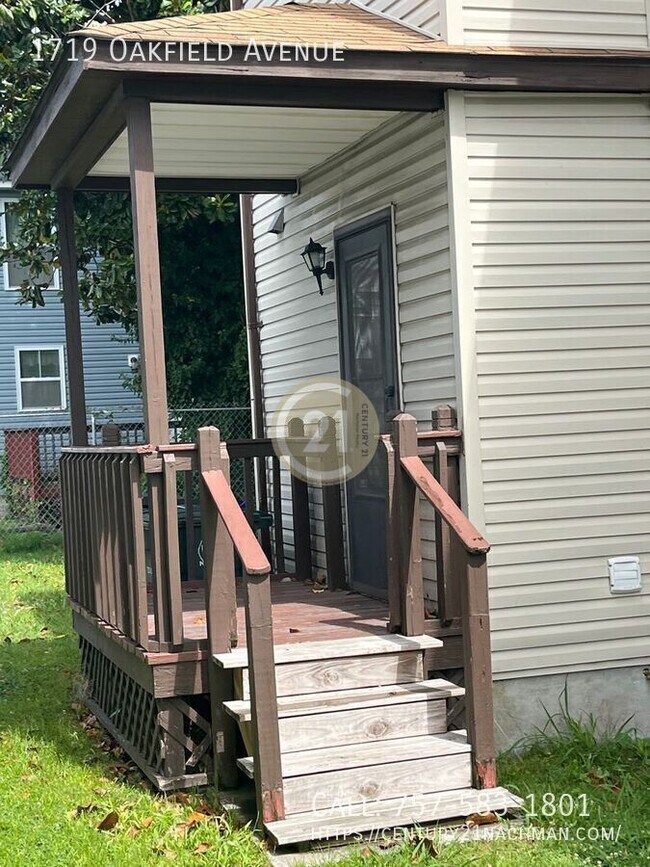 Building Photo - 1719 Oakfield Ave