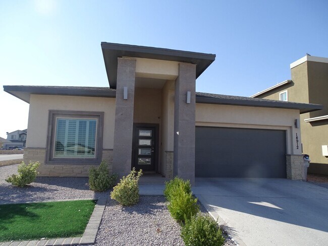 Building Photo - STYLISH EASTSIDE HOME