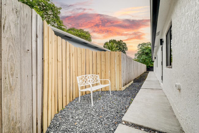 Building Photo - 1126 NW 4th Ave