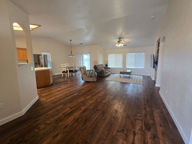 Building Photo - 3 BR 2 BA Available Now