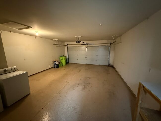 Building Photo - 163 S Vista