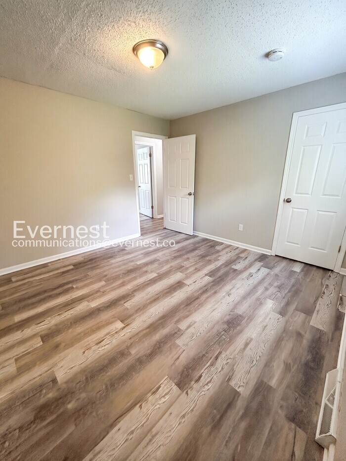 Building Photo - 1676 Guilford Dr