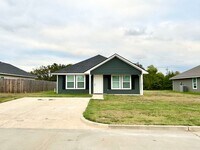 Building Photo - Paved Road/Cozy Home/Convenient location