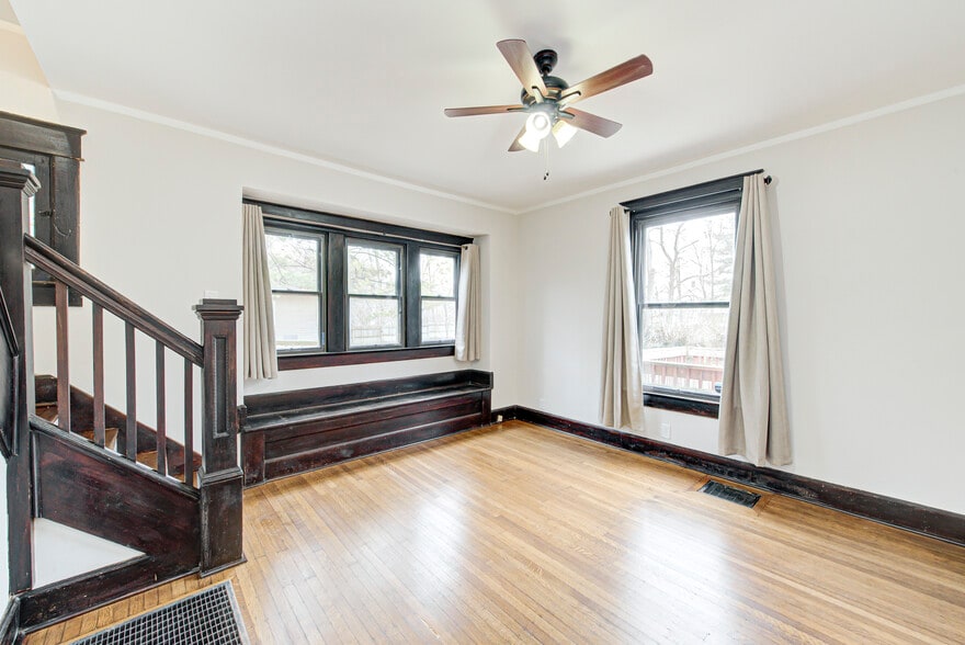 Large dining room - 2418 E 16th St
