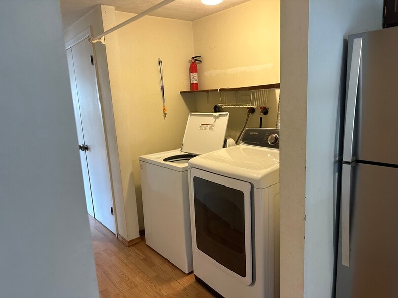 Building Photo - 102 Longmeadow Ln