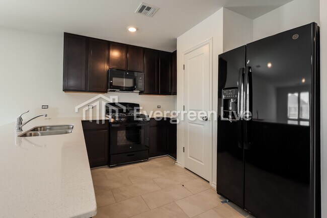 Building Photo - 2308 Claire Dr