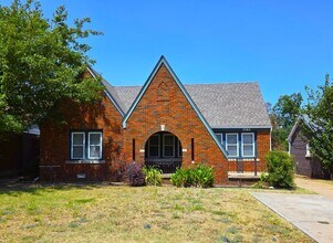 Building Photo - 3 Bed, 1 Bath Home in NW OKC Close to Plaza District