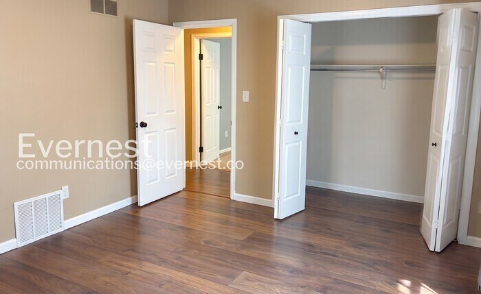 Building Photo - 1808 Riverview Dr