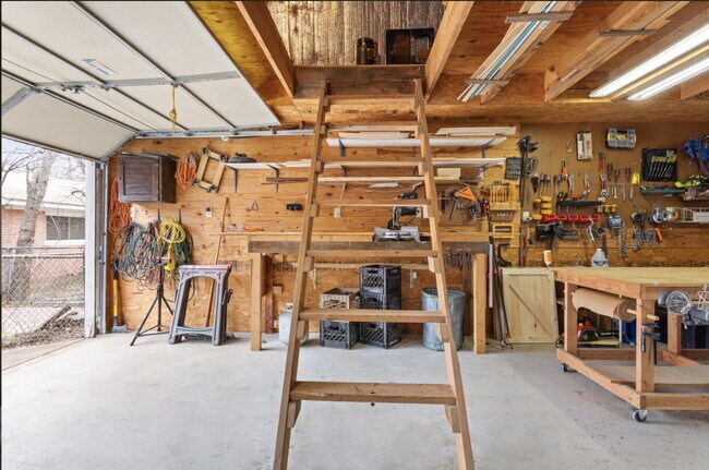 Building Photo - Charming Oak-Shaded Retreat in Woodway’s Coveted Bird Streets with Versatile Living Spaces & Work...