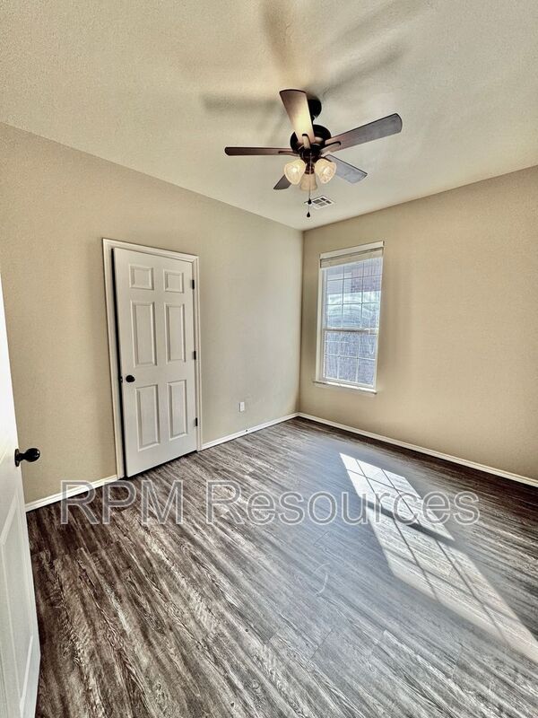 Building Photo - 151 Bison Ct Way