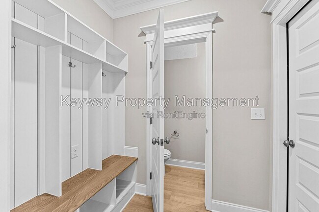 Building Photo - 3217 Venetian Dr