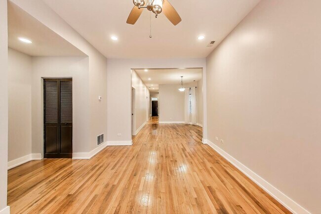 Building Photo - 3939 W Polk St
