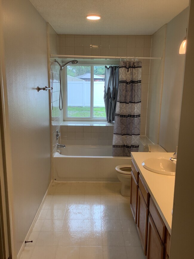 Master bathroom - 1127 Shaffer Trl