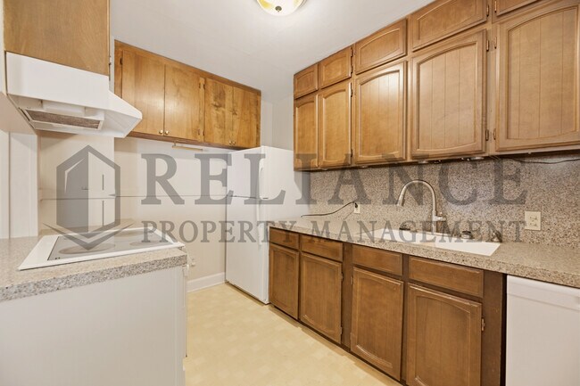 Building Photo - 737 S Lorraine Ave