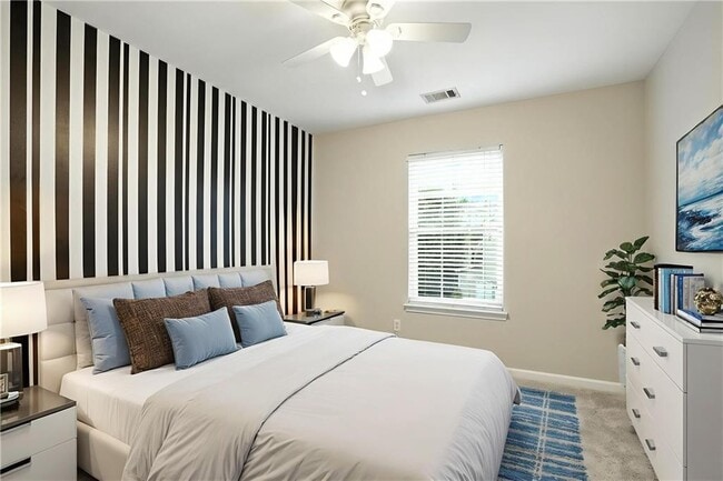 Building Photo - 2263 Leicester Way SE