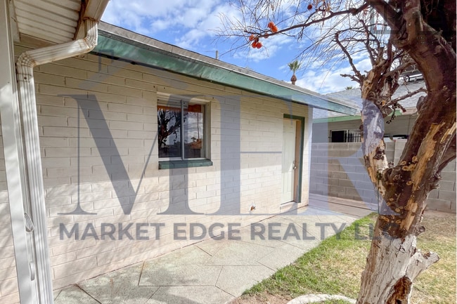 Building Photo - 3Bed/2Bath Apartment at 48th St/Thomas! Move-In Ready on 05/14/2026!--FENCED-IN YARD! NO HOA!