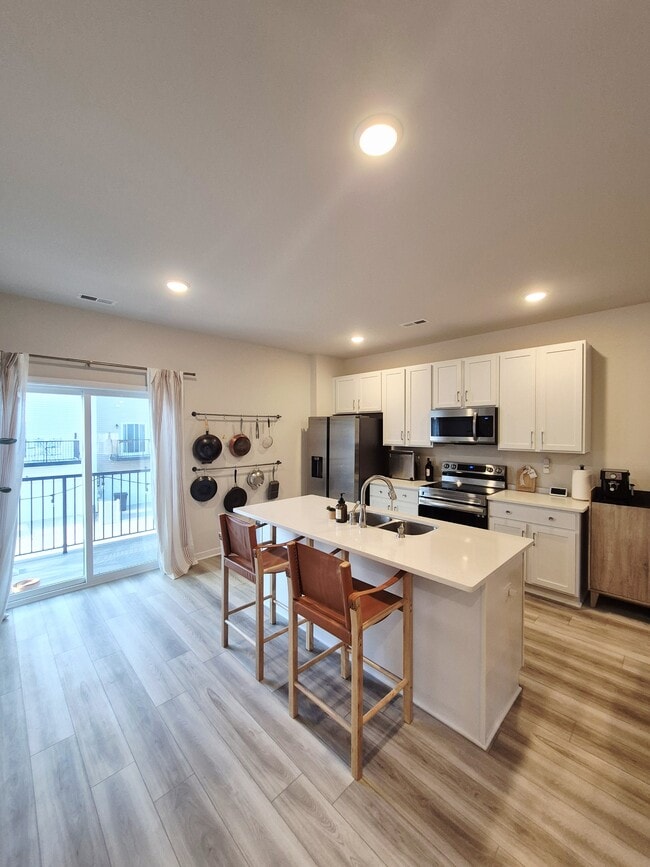 Building Photo - 4012 Pk Trl Dr