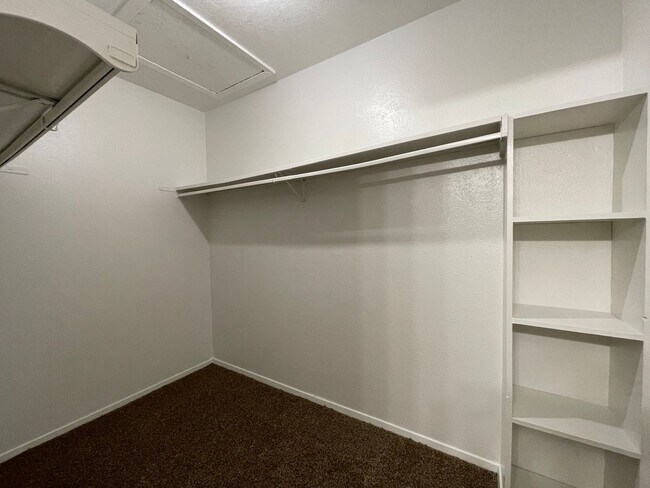 Building Photo - AVAILABLE NOW 2 BED 2 BATH APARTMENT IN EU...