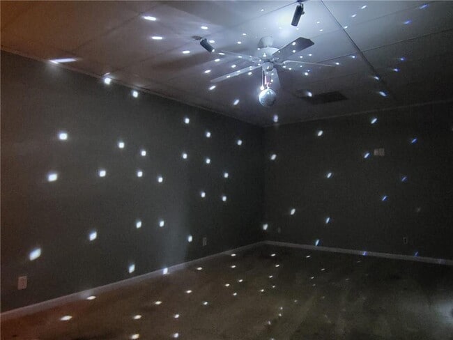 Building Photo - 7450 Waters Edge Dr