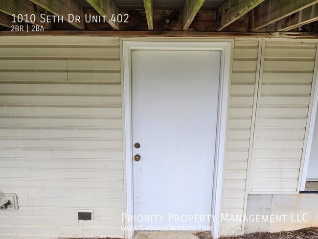 Building Photo - 2BR 1.5 BA Townhouse with Deck, Staunton