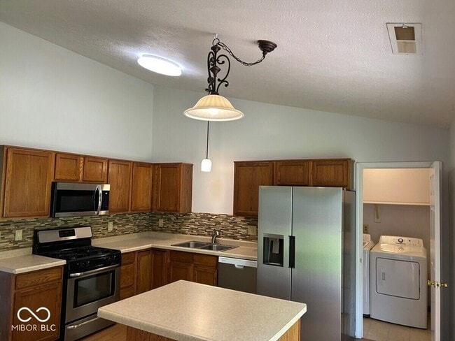 Building Photo - 6438 Thistle Bend