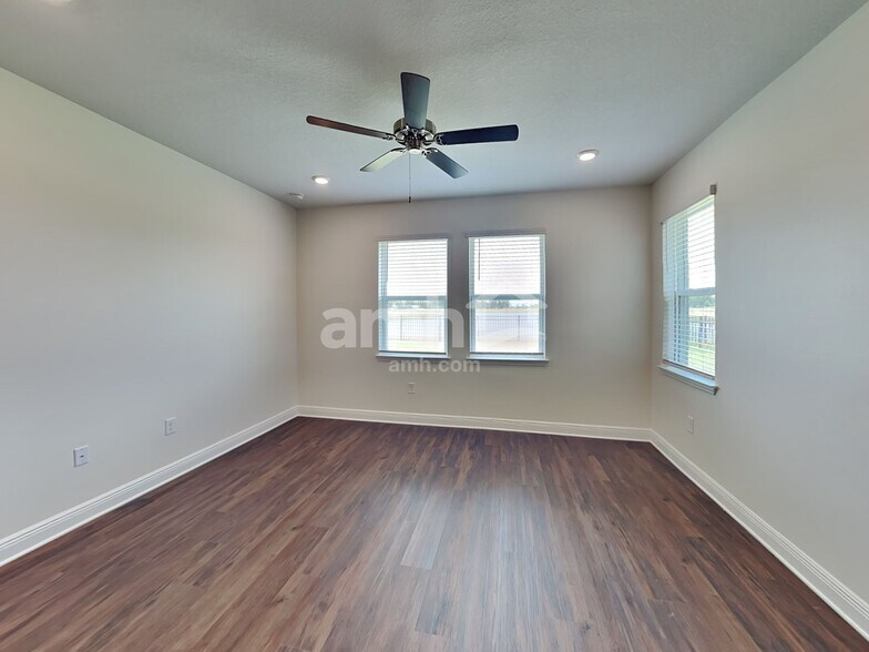 Building Photo - 14621 Cedar ml dr