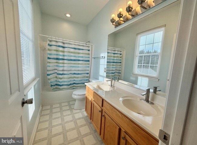 Building Photo - 12410 Iona Sound Dr