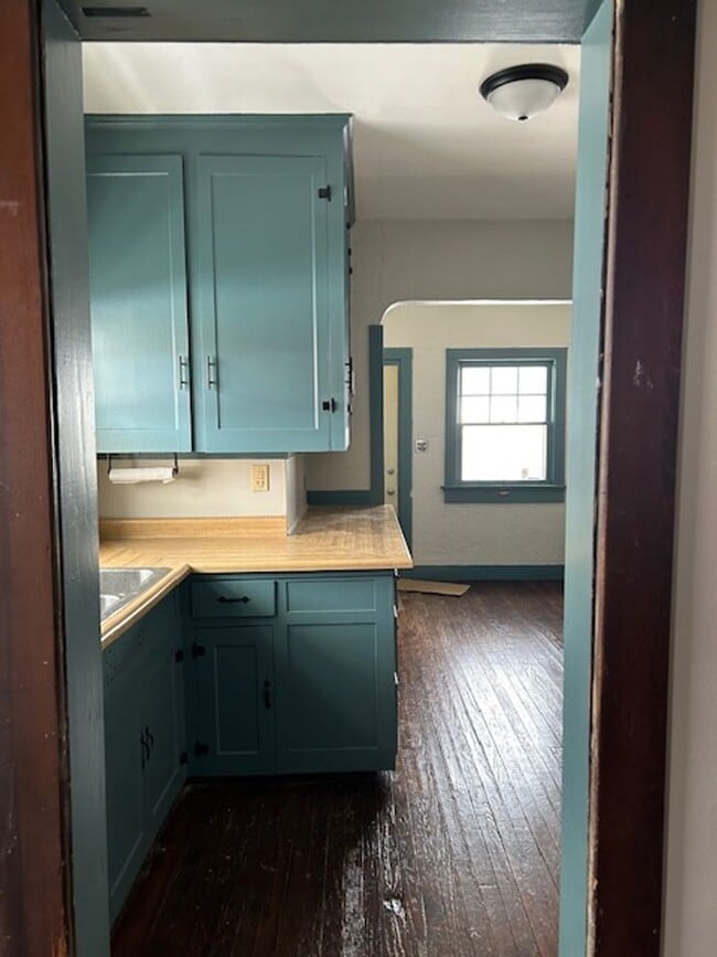 Building Photo - 2 Bedroom, 2 Bath Home w/Full Basement in Dayton