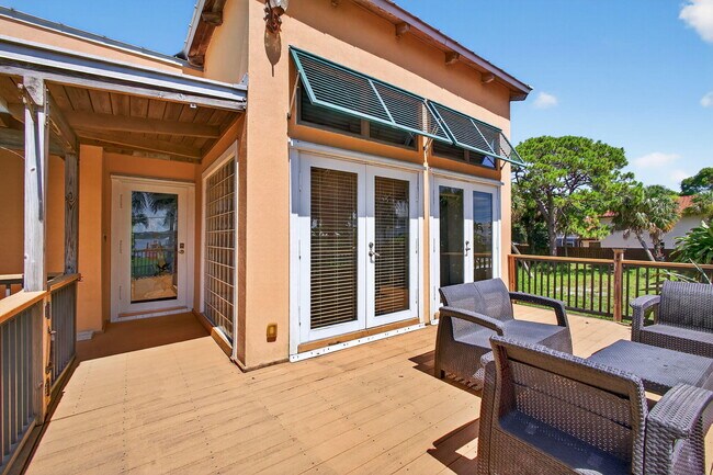 Building Photo - 1042 SE St Lucie Blvd